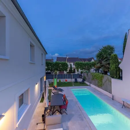 Grande Maison Avec Piscine Et Salle De Cinema