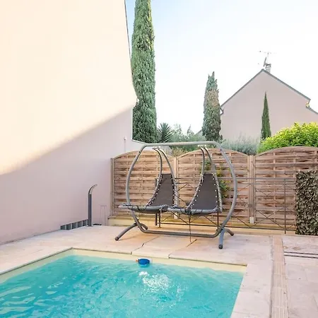 Grande Maison Avec Piscine Et Salle De Cinema Villa *