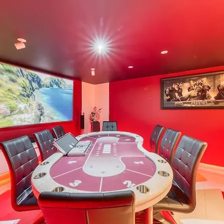 Grande Maison Avec Piscine Et Salle De Cinema